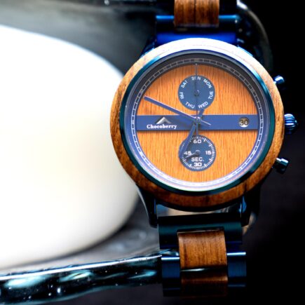 A unique combination of Zebrawood and blue stainless steel represents the Chocoberry Classic Timepiece, it has gone through a great deal of skill and courage to reach this point.