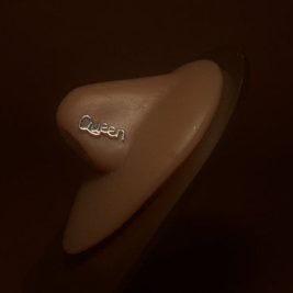 STAINLESS STEEL QUEEN NOSE STUD