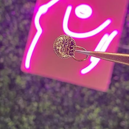 Circle Outside Beads Nose Stud Corkscrew