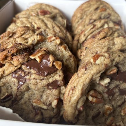 Chocolate chunk cookies with pecans