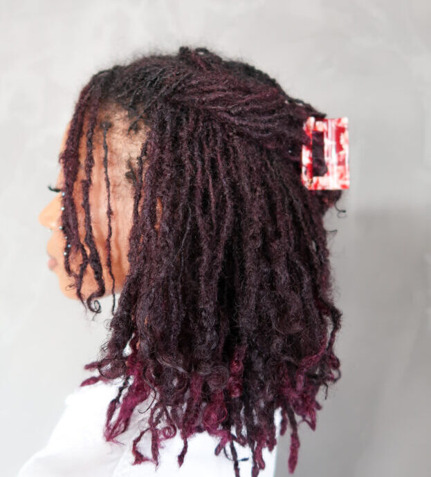 Petite Claw Clip in Pearly Red