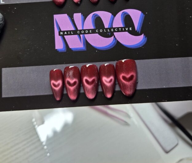 Cateye Hearts - Luxury, handmade cateye press-on nails