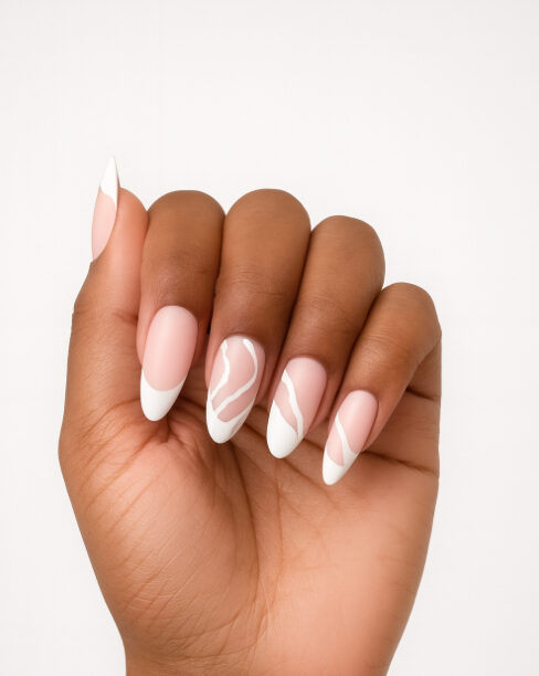 Press on nails: Luxe Statement